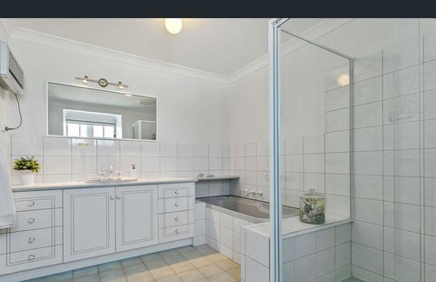 Angaston House - Lightning Ridge Tourism 14