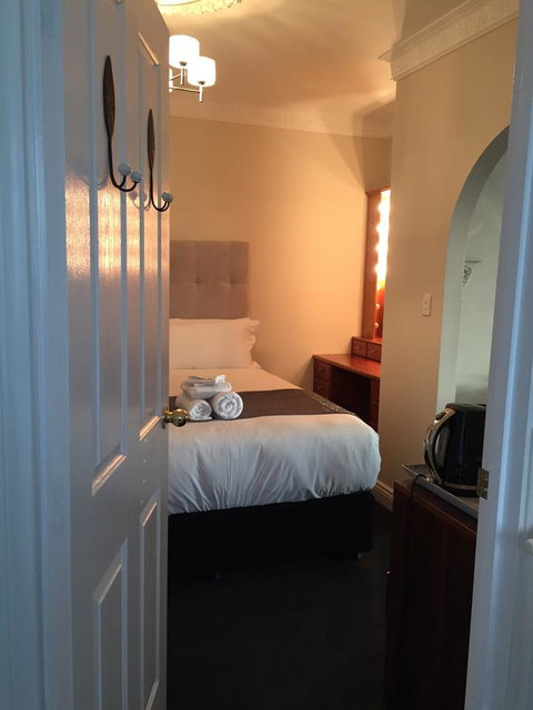 Angaston House - Lightning Ridge Tourism 6
