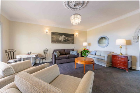 Angaston House - Lightning Ridge Tourism 25