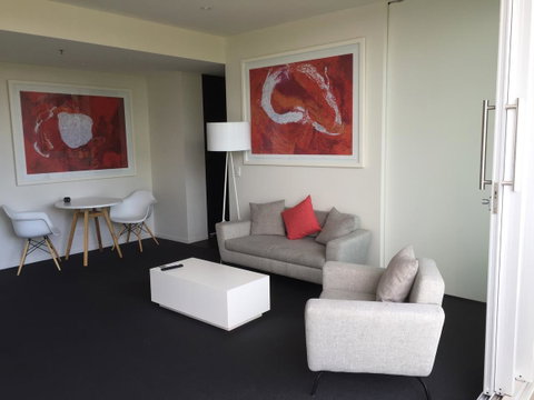 Tasha\'s Apartments On Warwick - Lightning Ridge Tourism 31