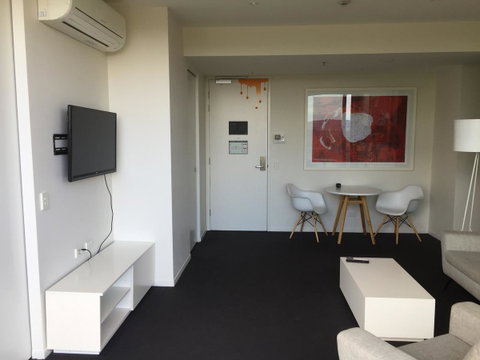 Tasha\'s Apartments On Warwick - Lightning Ridge Tourism 39