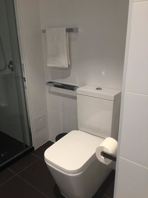 Tasha\'s Apartments On Warwick - Lightning Ridge Tourism 16