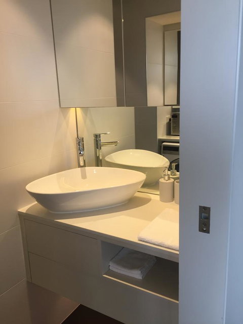 Tasha\'s Apartments On Warwick - Lightning Ridge Tourism 21