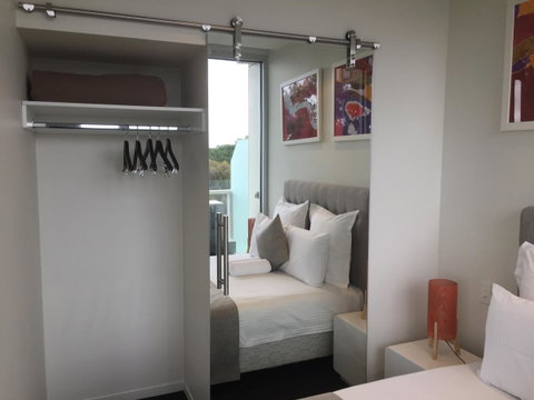 Tasha\'s Apartments On Warwick - Lightning Ridge Tourism 24