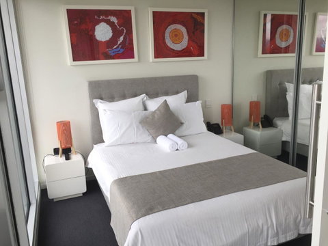 Tasha\'s Apartments On Warwick - Lightning Ridge Tourism 26