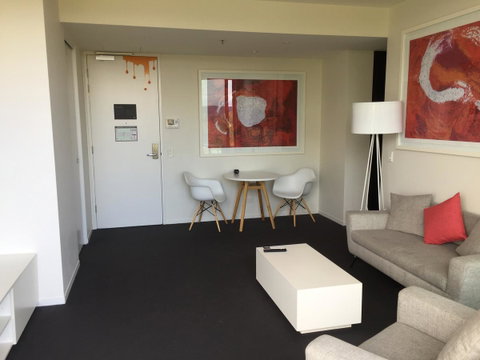 Tasha\'s Apartments On Warwick - Lightning Ridge Tourism 30