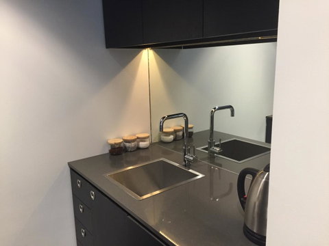 Tasha\'s Apartments On Warwick - Lightning Ridge Tourism 15