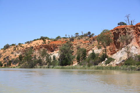 Rabbiters Hut - Lightning Ridge Tourism 24