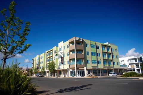 Quest Mawson Lakes - Lightning Ridge Tourism 0
