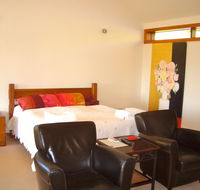 Cherry Farm Studio - Lightning Ridge Tourism