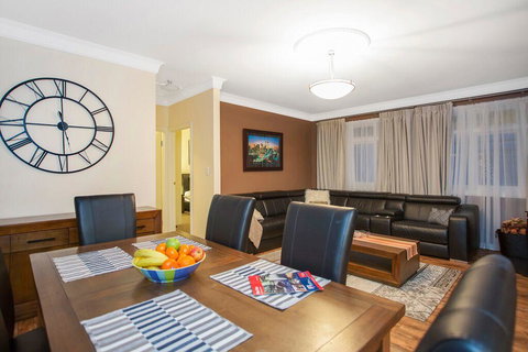 Hahndorf House B&B - Lightning Ridge Tourism 25