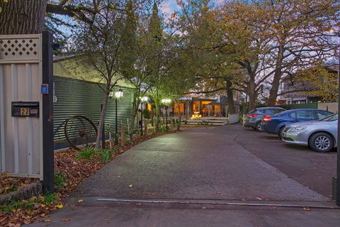 Hahndorf House B&B - Lightning Ridge Tourism 14