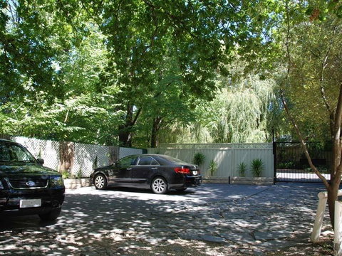 Hahndorf House B&B - Lightning Ridge Tourism 40