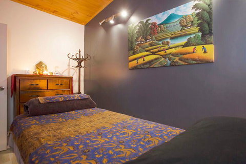 Hahndorf House B&B - Lightning Ridge Tourism 11