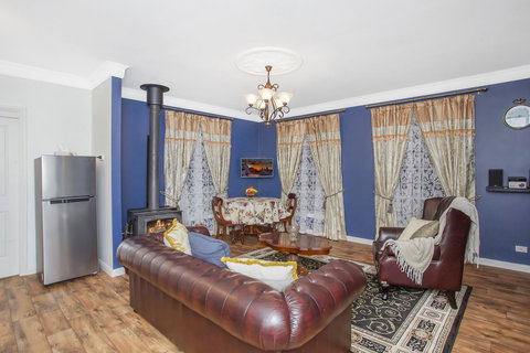 Hahndorf House B&B - Lightning Ridge Tourism 4