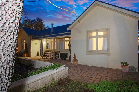 Hahndorf House B&B - Lightning Ridge Tourism 32