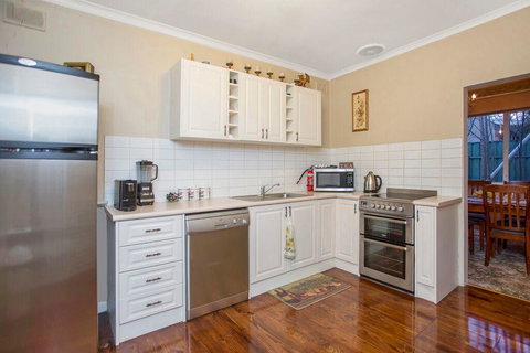 Hahndorf House B&B - Lightning Ridge Tourism 22