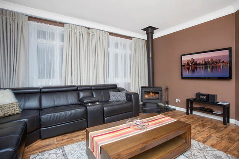 Hahndorf House B&B - Lightning Ridge Tourism 28