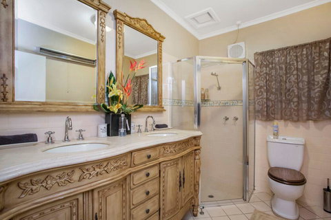 Hahndorf House B&B - Lightning Ridge Tourism 21