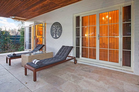 Hahndorf House B&B - Lightning Ridge Tourism 15