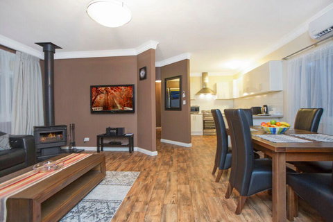 Hahndorf House B&B - Lightning Ridge Tourism 27