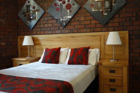 Glenelg Gateway Apartments - Lightning Ridge Tourism 9