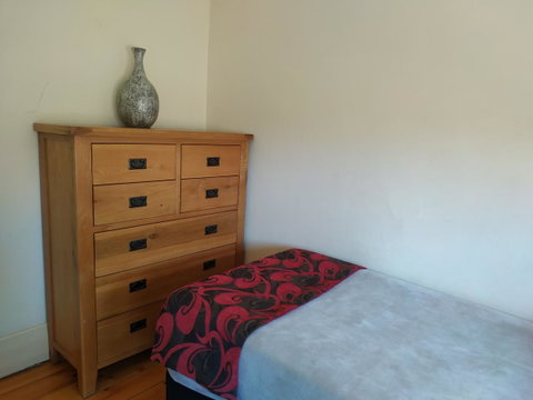 Glenelg Gateway Apartments - Lightning Ridge Tourism 3