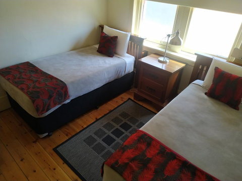 Glenelg Gateway Apartments - Lightning Ridge Tourism 4
