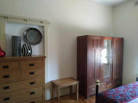 Glenelg Gateway Apartments - Lightning Ridge Tourism 5
