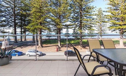 Breeze Beachfront Apartment - Lightning Ridge Tourism 40