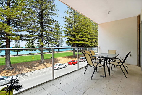 Breeze Beachfront Apartment - Lightning Ridge Tourism 5