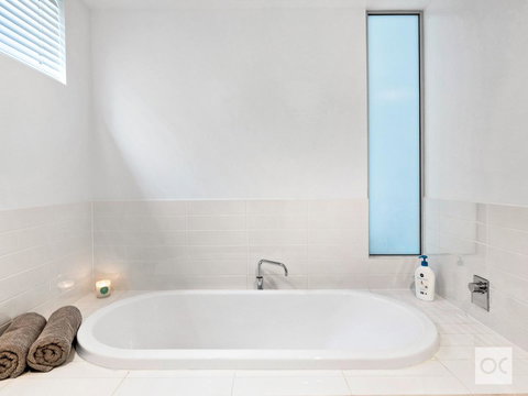 Breeze Beachfront Apartment - Lightning Ridge Tourism 30