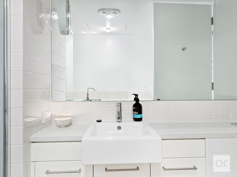 Breeze Beachfront Apartment - Lightning Ridge Tourism 36