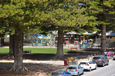 Breeze Beachfront Apartment - Lightning Ridge Tourism 1