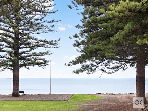 Breeze Beachfront Apartment - Lightning Ridge Tourism 23