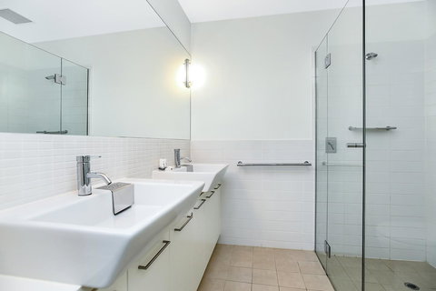 Breeze Beachfront Apartment - Lightning Ridge Tourism 18