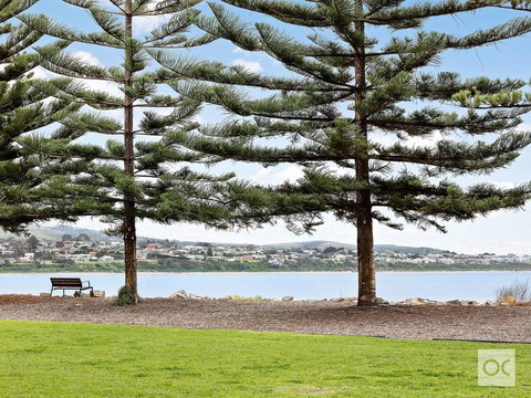 Breeze Beachfront Apartment - Lightning Ridge Tourism 31