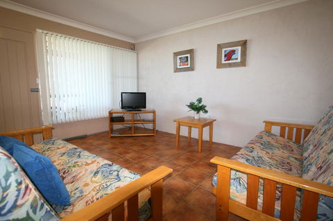 Lake Edge Apartments - Lightning Ridge Tourism 15