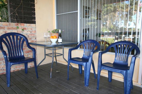 Lake Edge Apartments - Lightning Ridge Tourism 19