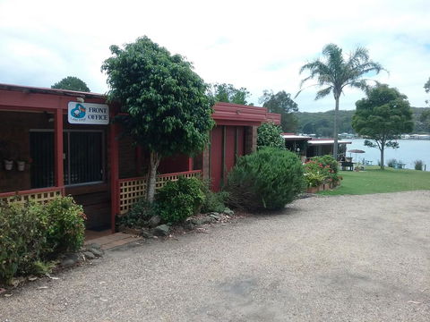 Lake Edge Apartments - Lightning Ridge Tourism 1