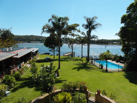 Lake Edge Apartments - Lightning Ridge Tourism 0