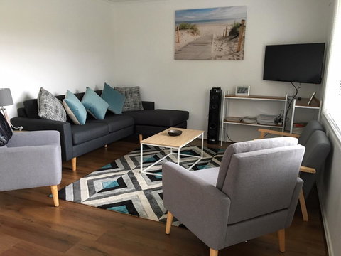 Windsor Gardens Home - Lightning Ridge Tourism 6