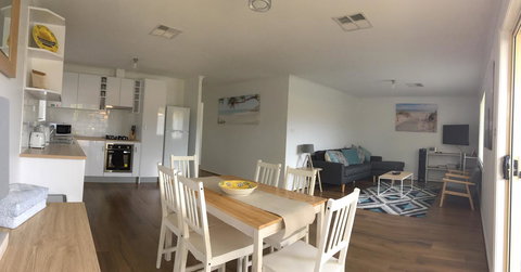 Windsor Gardens Home - Lightning Ridge Tourism 9