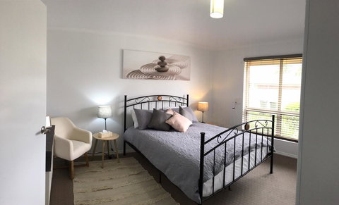 Windsor Gardens Home - Lightning Ridge Tourism 1