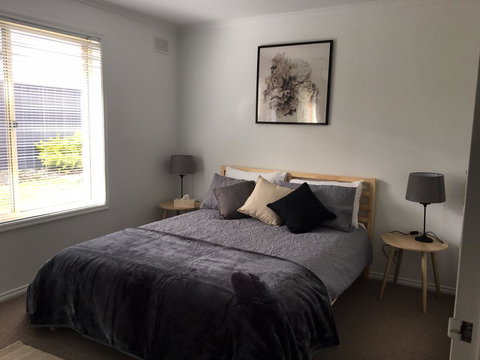 Windsor Gardens Home - Lightning Ridge Tourism 3