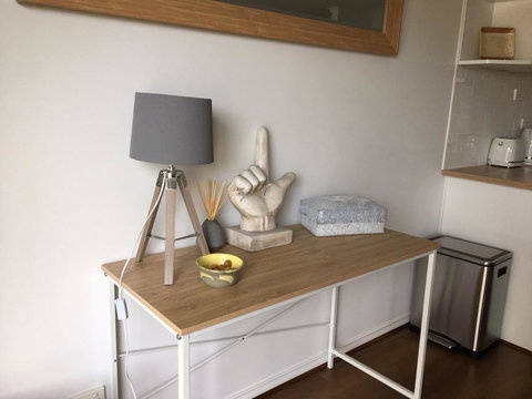 Windsor Gardens Home - Lightning Ridge Tourism 10