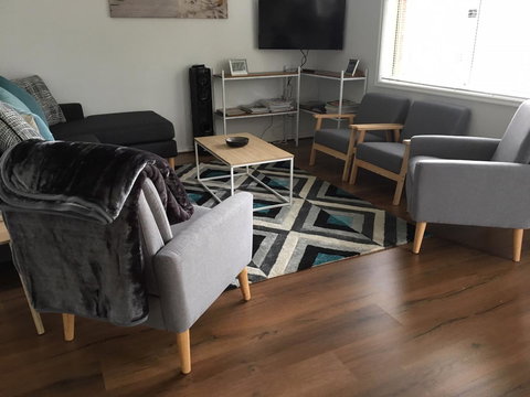 Windsor Gardens Home - Lightning Ridge Tourism 7