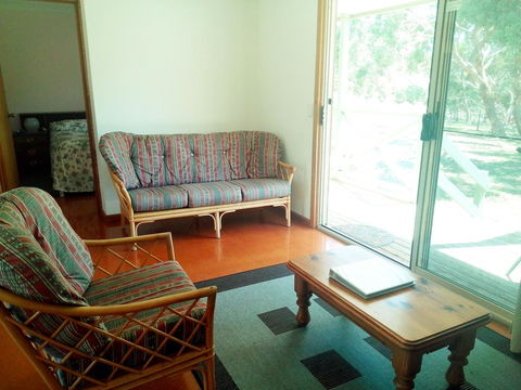 Wenton Farm Holiday Cottages - Lightning Ridge Tourism 7
