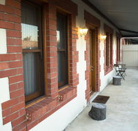 Longreach at Port Elliot - Lightning Ridge Tourism