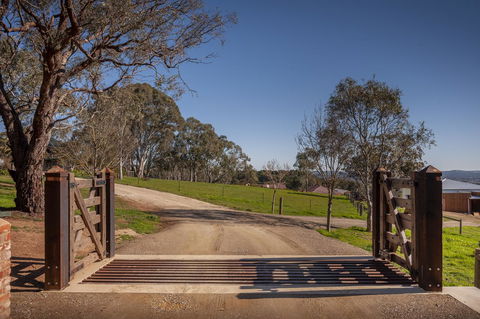 Angaston Saleyards Luxury Accommodation - Lightning Ridge Tourism 31